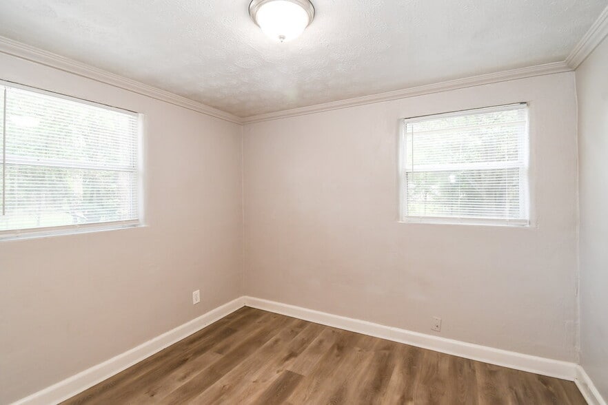 Building Photo - 10513 Suomi St