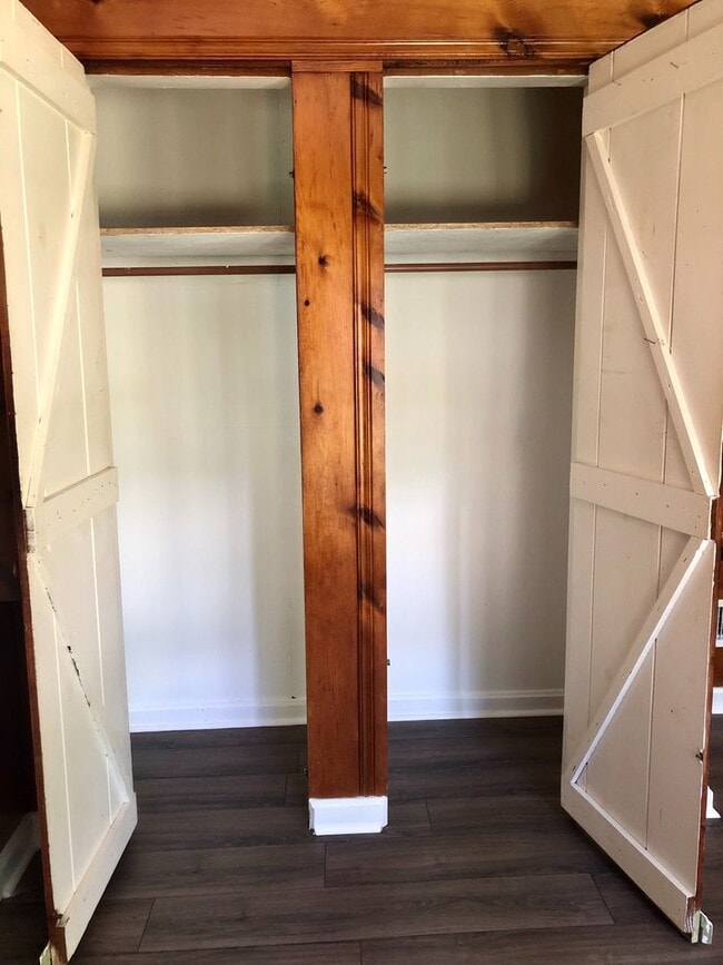 Building Photo - 3 Bedroom Duplex in Madison $1700/mo. $170...