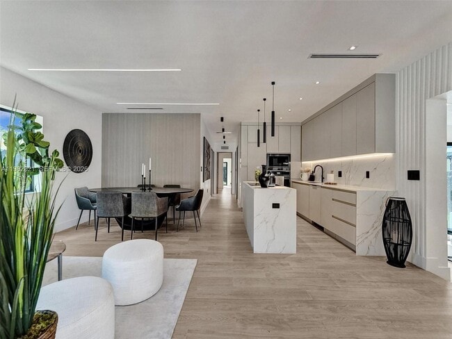 Building Photo - 2066 NE 174th St