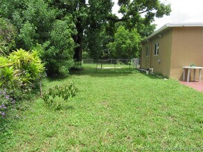 Building Photo - 4100 NW 110th Ave