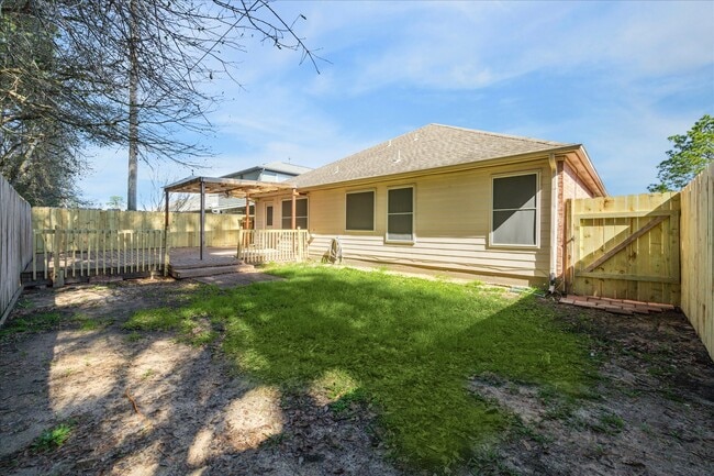 Building Photo - 21907 Willow Downs Dr