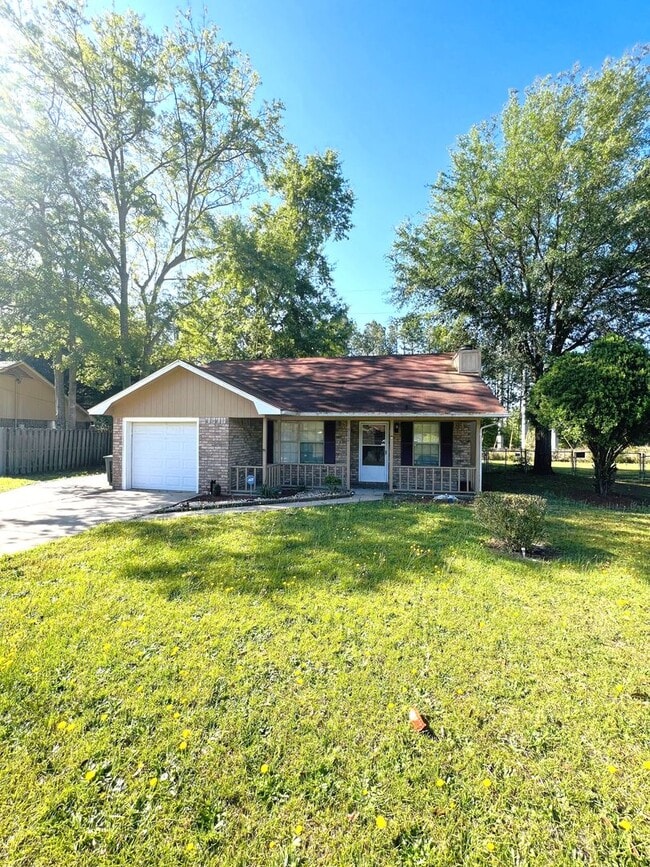 Primary Photo - Convenient Comfort: 3-Bed, 2-Bath Home Nea...