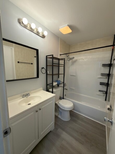 Building Photo - 1326 N Shadow Lake Ter