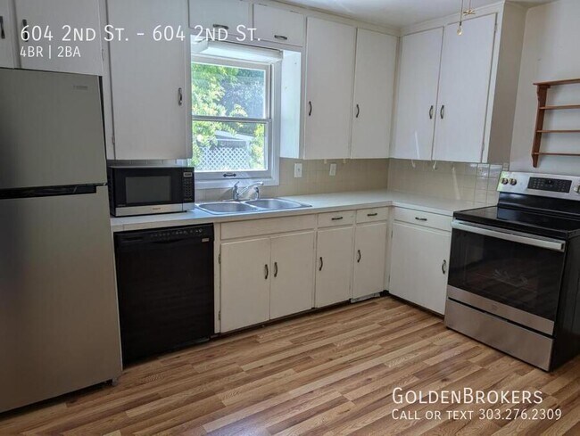 Building Photo - 604 2nd St