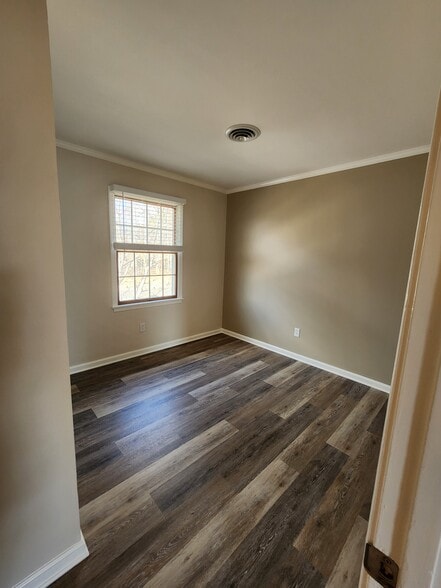 Building Photo - 860 Beaglin Park Dr