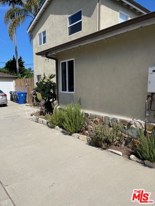 Building Photo - 8503 Lilienthal Ave