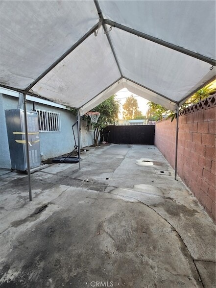 Building Photo - 1405 Simmons Ave