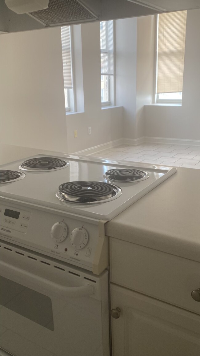 Kitchen - 2008 3rd Ave N