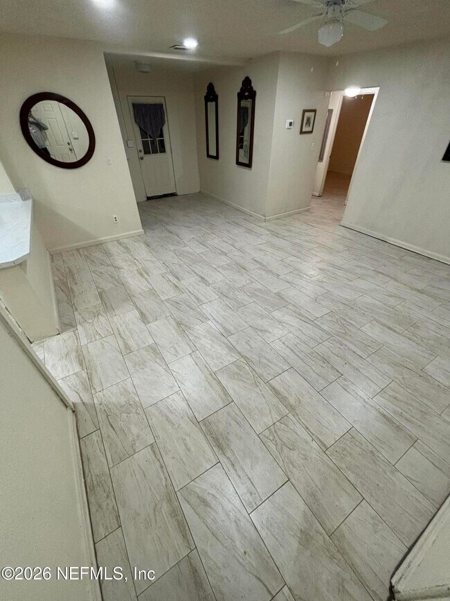 Building Photo - 2545 Lamee Ln