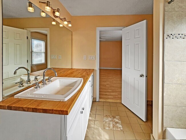 Building Photo - Charming 3 Bed, 2 Bath Home in Douglasvill...