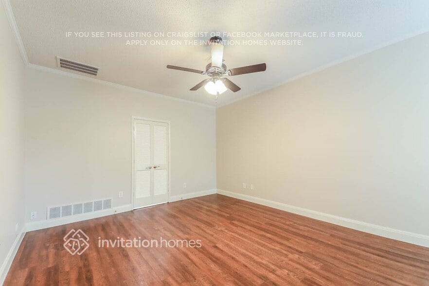 Building Photo - 2710 Honeysuckle Dr