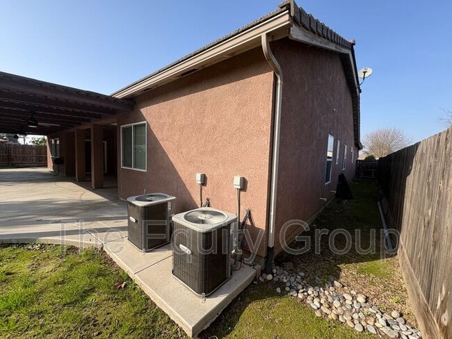 Building Photo - 4911 W Elkhorn Ave