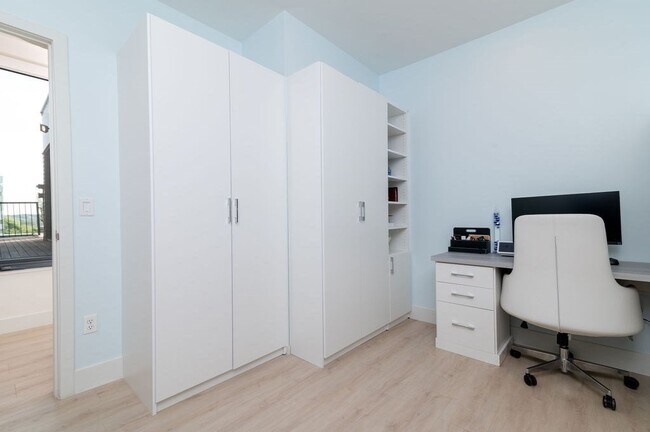 Building Photo - 60 Quincy Shore Dr