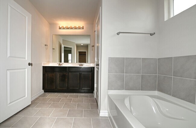 Building Photo - 13035 Minuet Sway