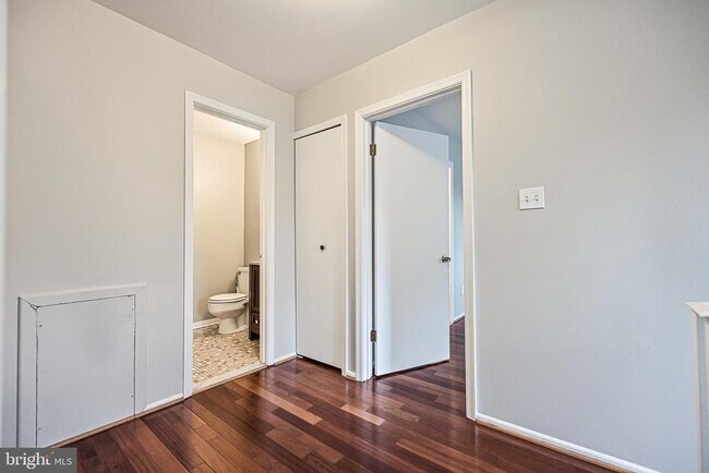 Building Photo - 5572 Kendrick Ln