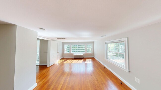 Building Photo - Updated  4/3.5 Farmhouse in Bethesda on Private, 1.5 Acre Lot