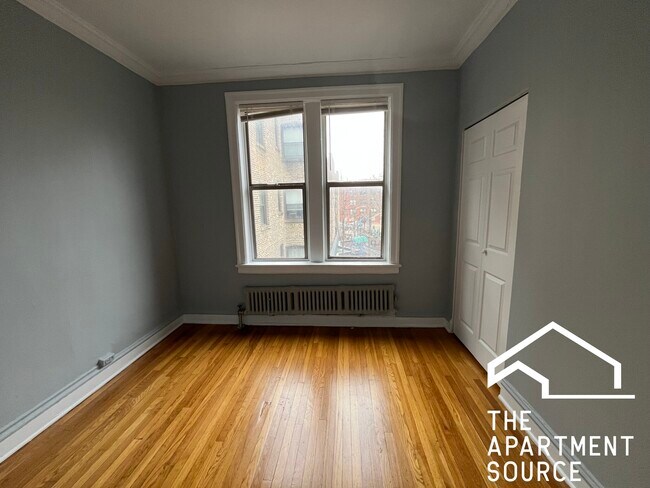 Building Photo - 1367 W Estes Ave