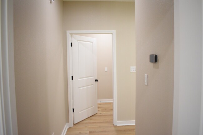 Building Photo - 2713 Sullivan Dr