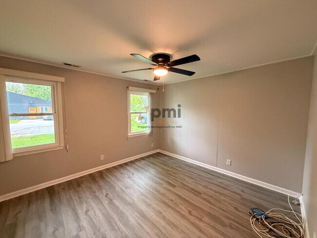 Building Photo - 105-105 W McAlpin St