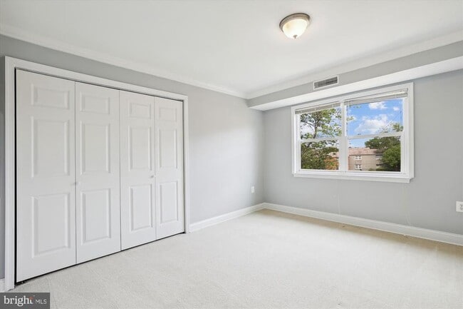 Building Photo - 5909 Quantrell Ave