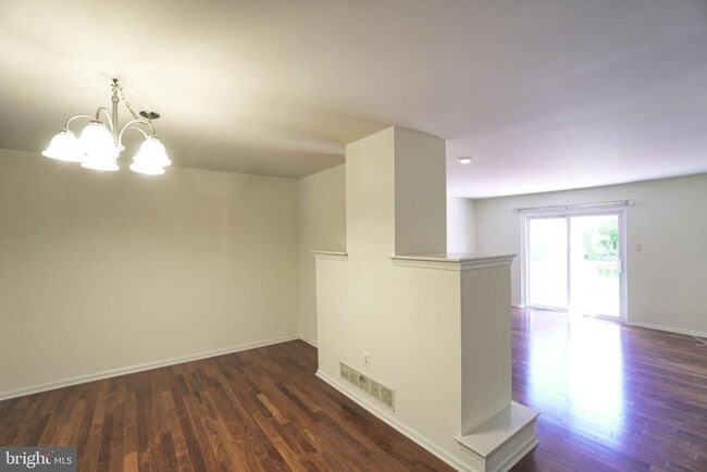 Building Photo - 1703 Smedley Ct