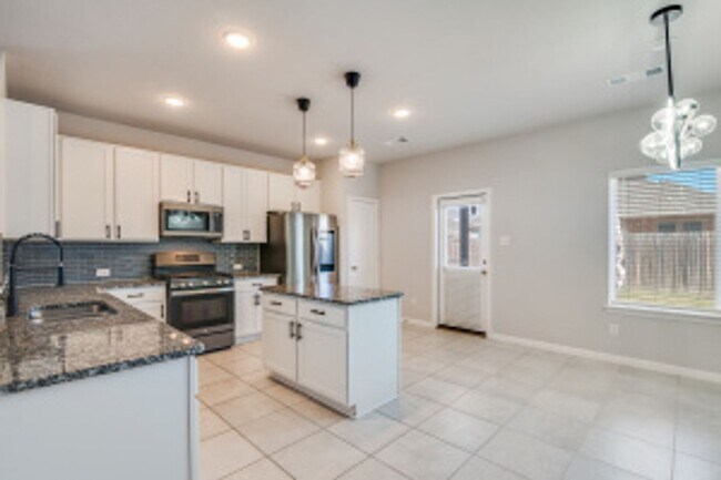 Building Photo - Beautiful 4/2.5 in Forney - like new!