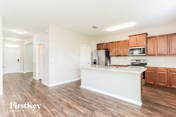 Building Photo - 6793 Sandle Dr