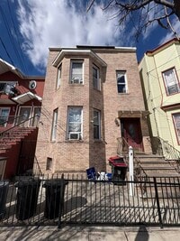 Building Photo - 1811 Summit Ave