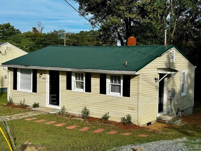 Building Photo - 606 Carver Dr