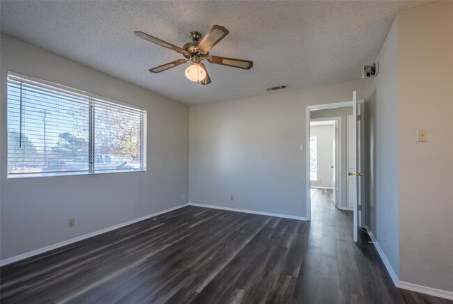 Building Photo - 601 Osage Dr