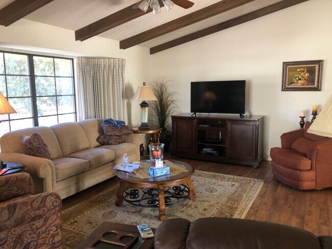 Building Photo - Welcome to this charming 2-bedroom, 2-bathroom home. Available April through October 2026!