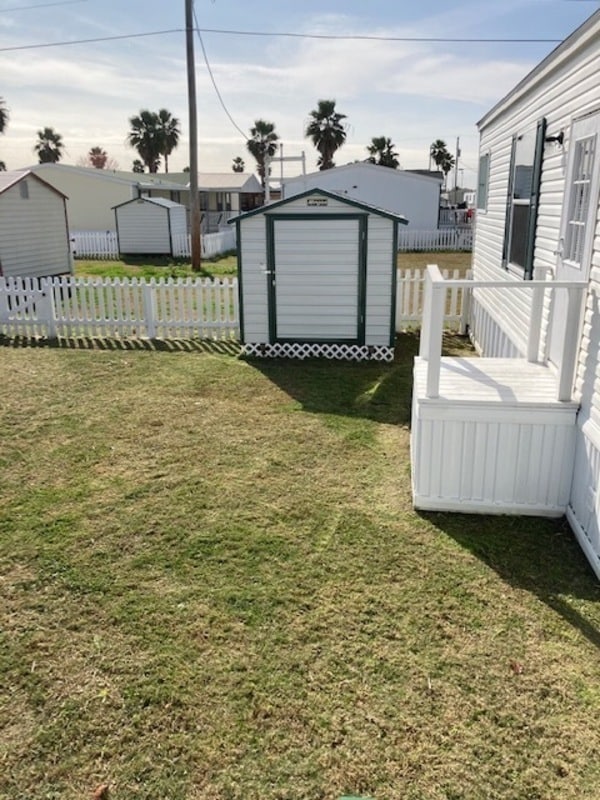 Building Photo - 5120 Barbados Calle