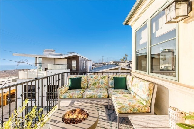 Building Photo - 320 33rd St