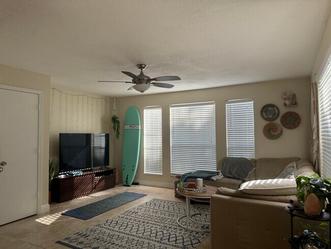 Building Photo - 1020 Crystal Way