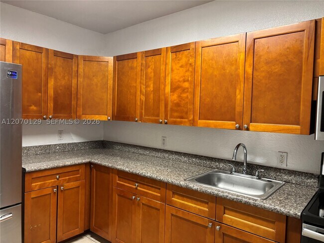 Building Photo - 2059 SW 7th 0