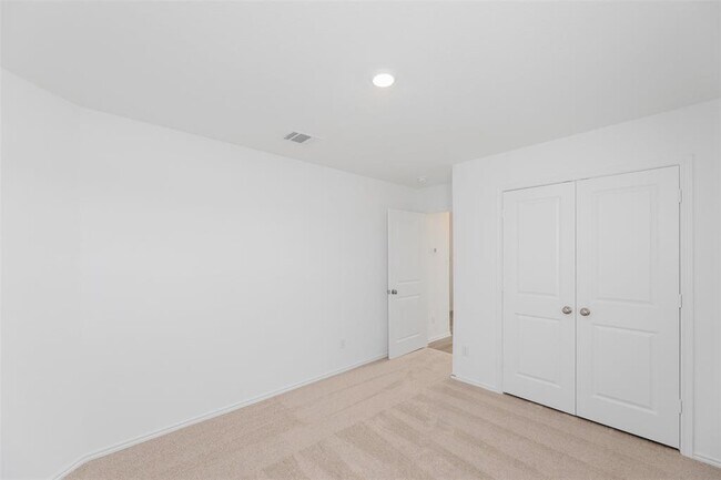 Building Photo - 627 Waterway Ave