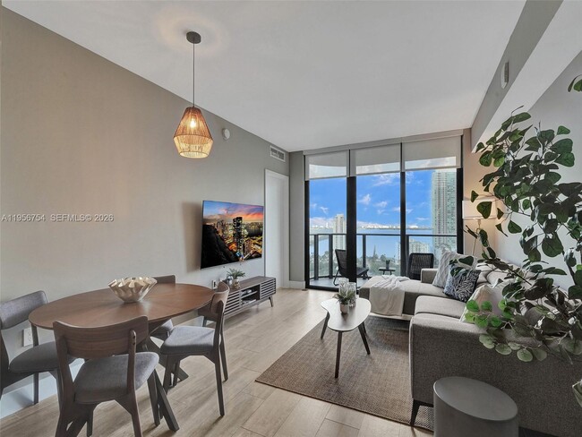 Building Photo - 121 NE 34th St