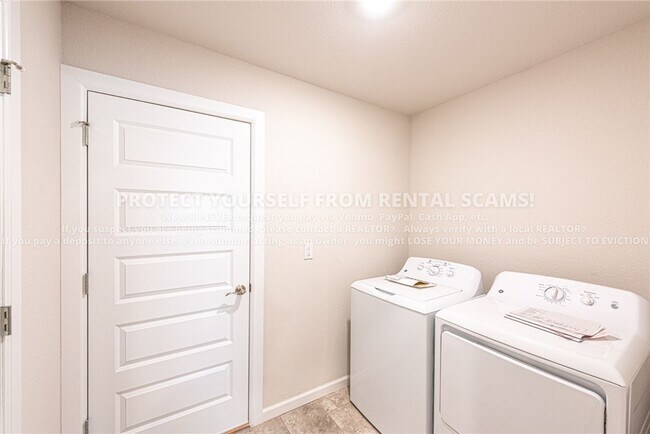 Building Photo - 371 W Tyler Rd