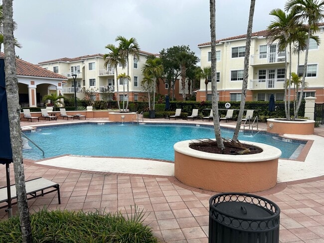 Building Photo - 9825 Baywinds Blvd