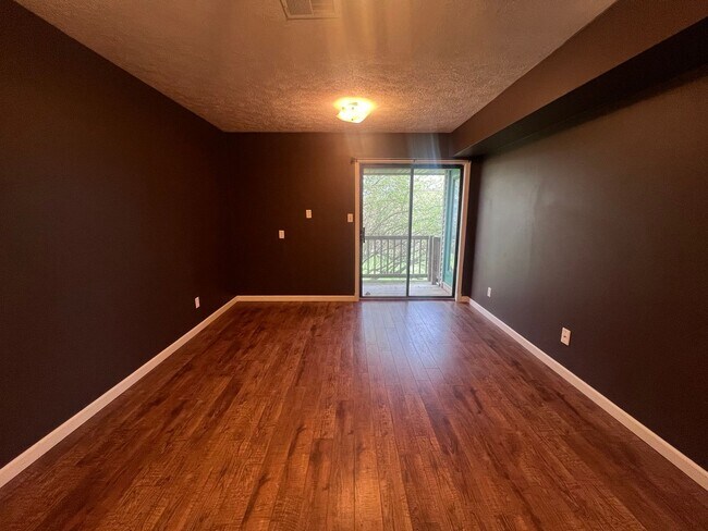 Building Photo - 2 Bed 2 Bathroom Condo in Allendale!