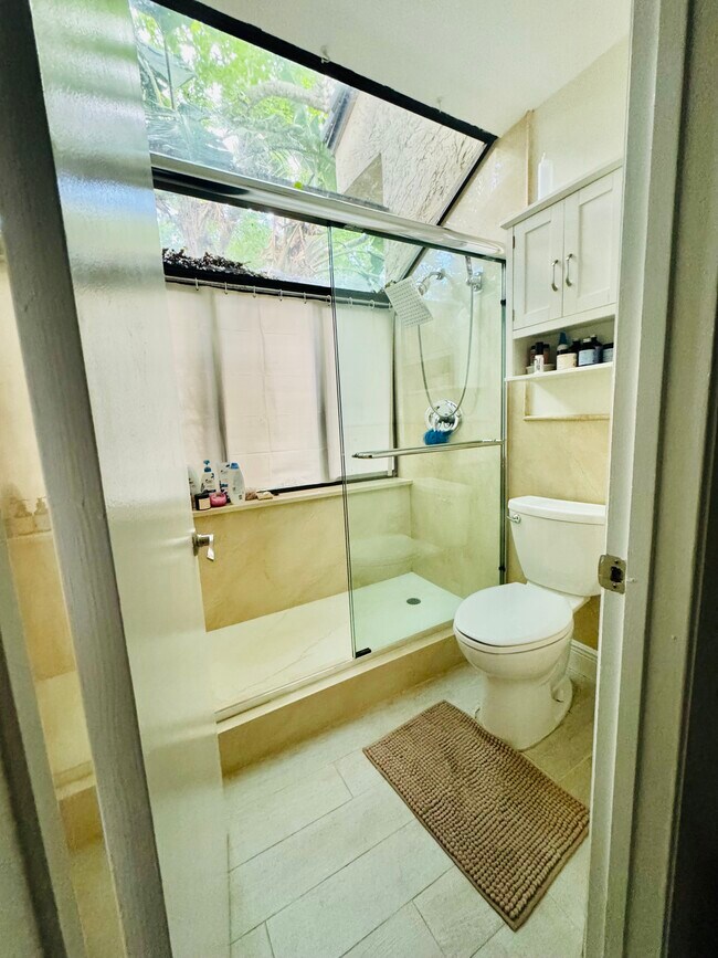 Building Photo - 9364 Chelsea Dr S