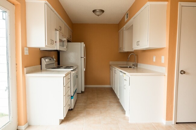 Building Photo - 1506 Eagle Lake Rd