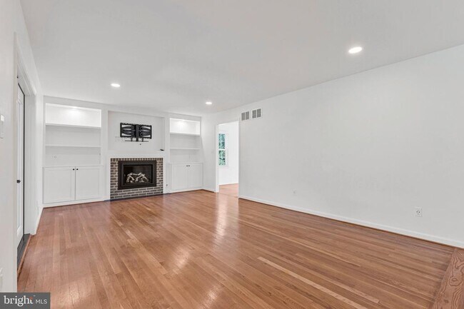 Building Photo - 7730 Falstaff Rd