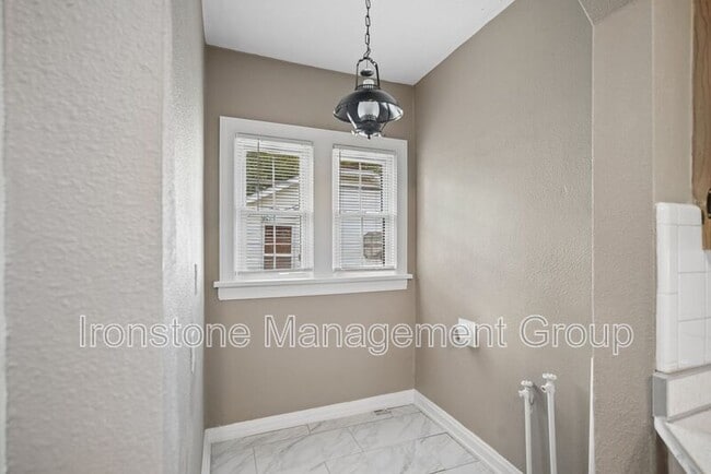 Building Photo - 1412 S Florence Pl