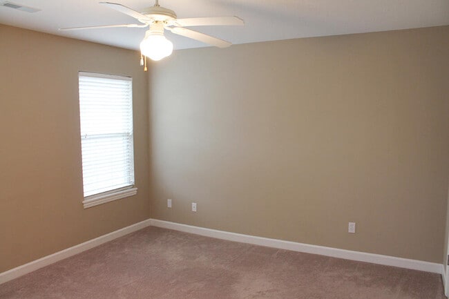 Building Photo - 1304 E Brown School Rd