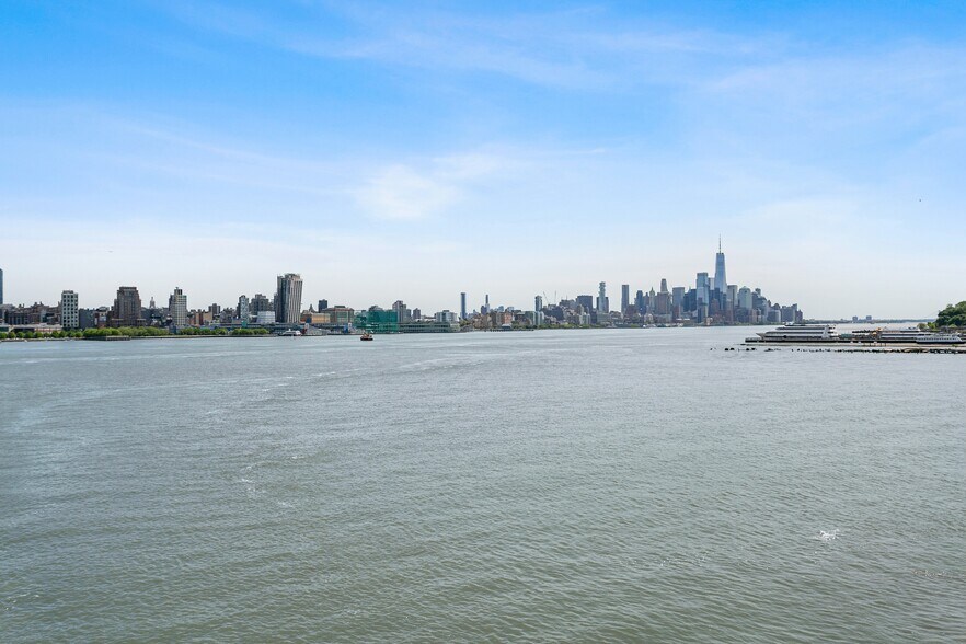 Building Photo - 600 Harbor