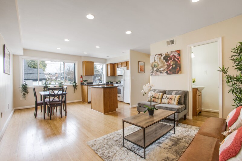Primary Photo - 3339 10th Pl SE