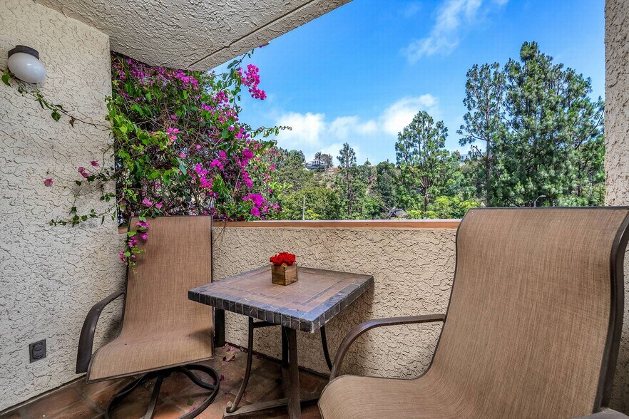 Building Photo - 501 Palisades Dr