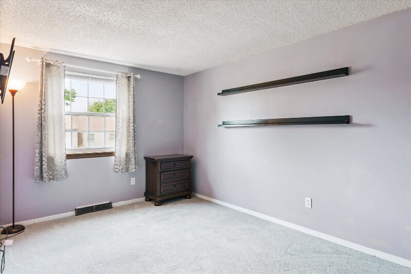 Building Photo - 2433 E Fremont Ct