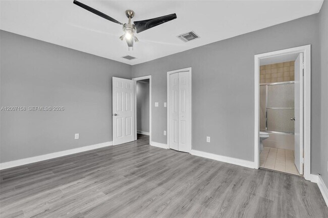 Building Photo - 14212 NE 4th Ave